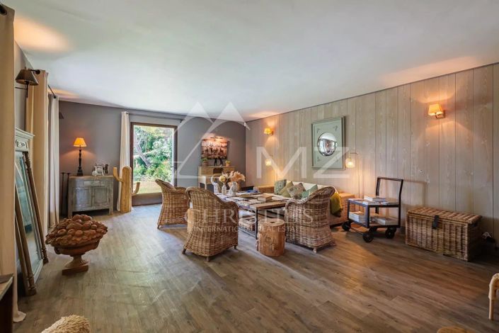 Image No.6-5 Bed House for sale