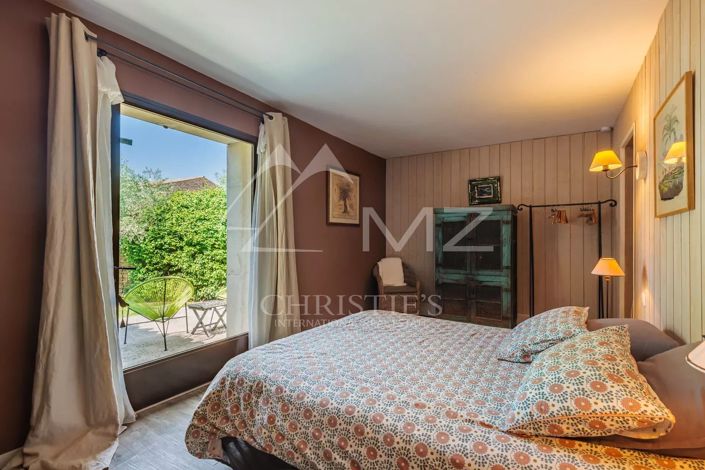 Image No.6-5 Bed House for sale