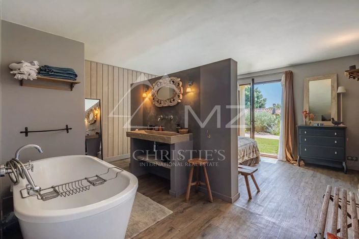 Image No.7-5 Bed House for sale