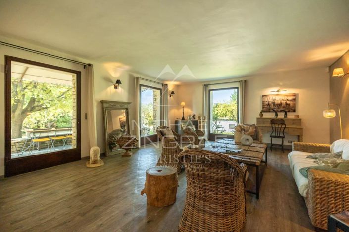 Image No.9-5 Bed House for sale