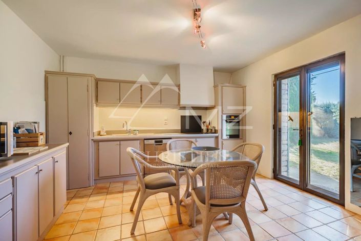 Image No.8-4 Bed House for sale