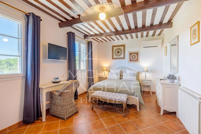 Image No.11-6 Bed House for sale