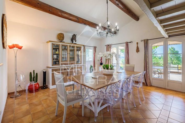 Image No.8-6 Bed House for sale