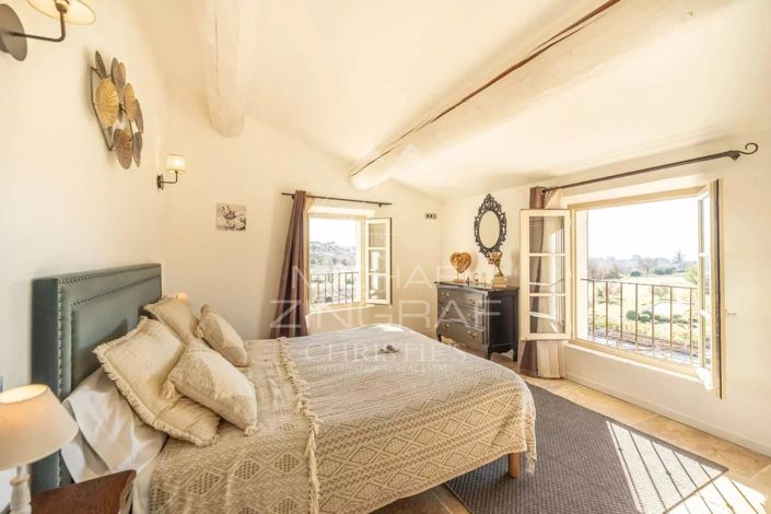 Image No.8-6 Bed House for sale