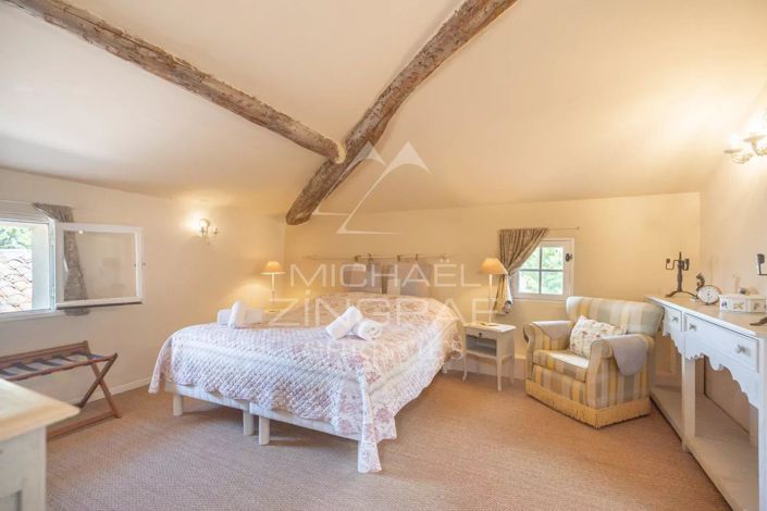 Image No.11-10 Bed House for sale