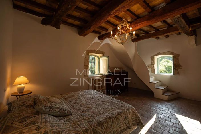 Image No.9-7 Bed House for sale