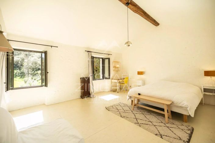 Image No.9-6 Bed House for sale