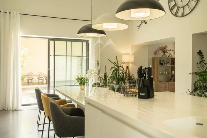 Image No.6-6 Bed House for sale