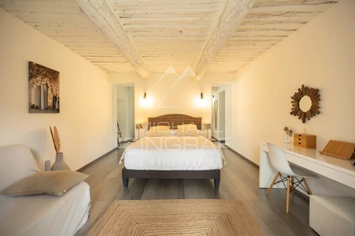 Image No.7-6 Bed House for sale