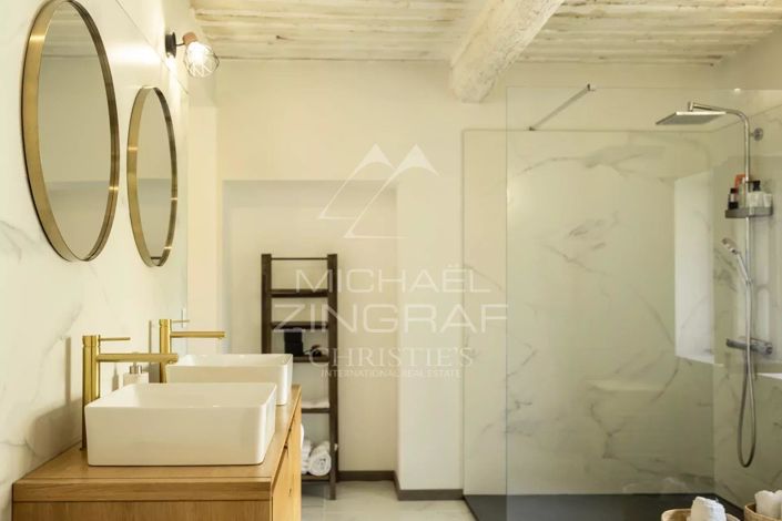 Image No.8-6 Bed House for sale