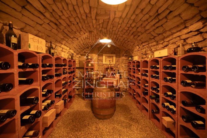 Image No.10-3 Bed House for sale