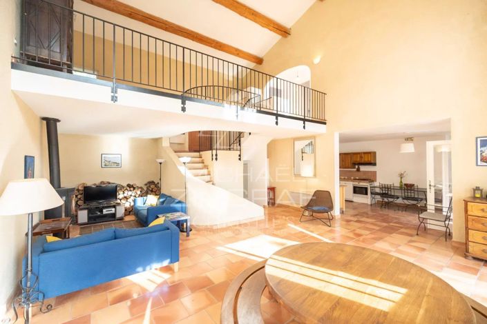 Image No.6-5 Bed House for sale