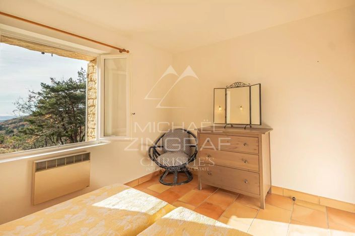 Image No.8-5 Bed House for sale