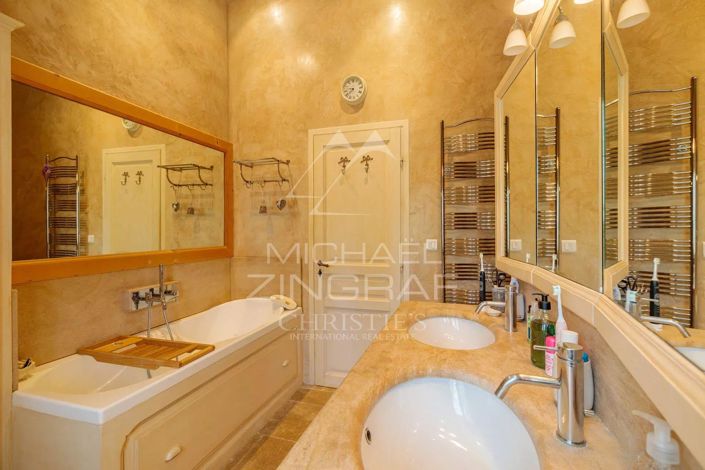 Image No.10-5 Bed House for sale