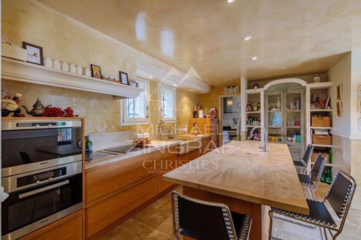 Image No.6-5 Bed House for sale