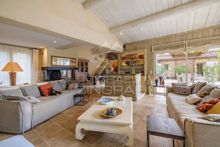 Image No.8-5 Bed House for sale