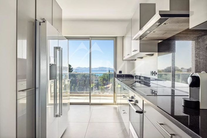 Image No.8-3 Bed Apartment for sale