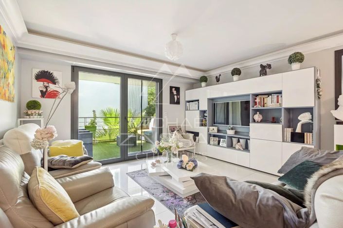 Image No.10-3 Bed Apartment for sale