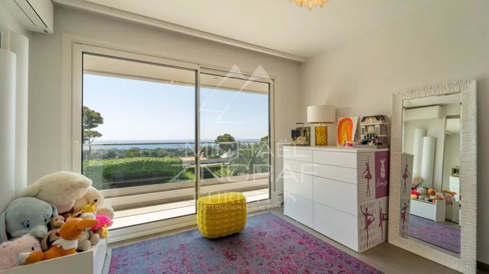 Image No.14-8 Bed House for sale