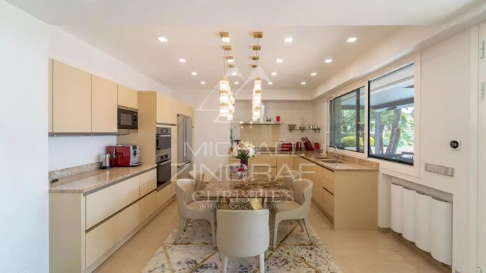 Image No.20-8 Bed House for sale