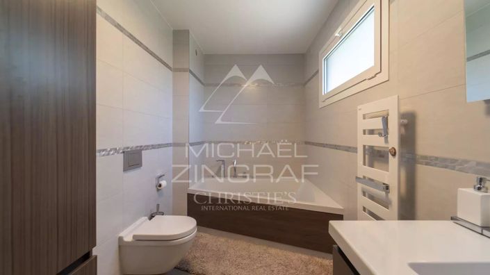 Image No.23-8 Bed House for sale