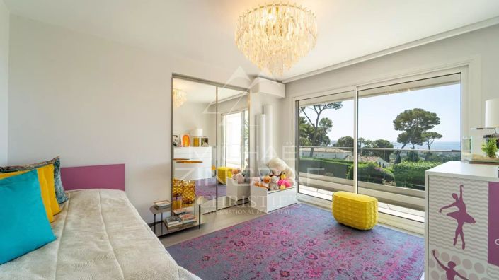 Image No.28-8 Bed House for sale