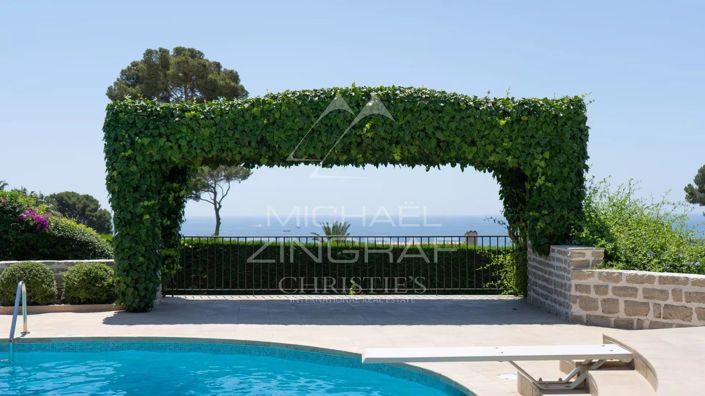 Image No.3-8 Bed House for sale