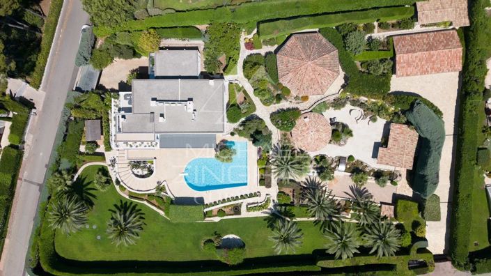 Image No.6-8 Bed House for sale