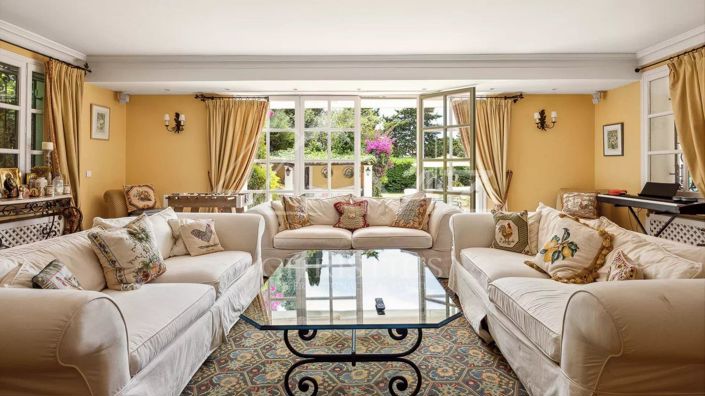 Image No.19-10 Bed House for sale