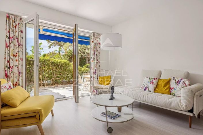 Image No.2-Appartement de 2 chambres à vendre à Antibes