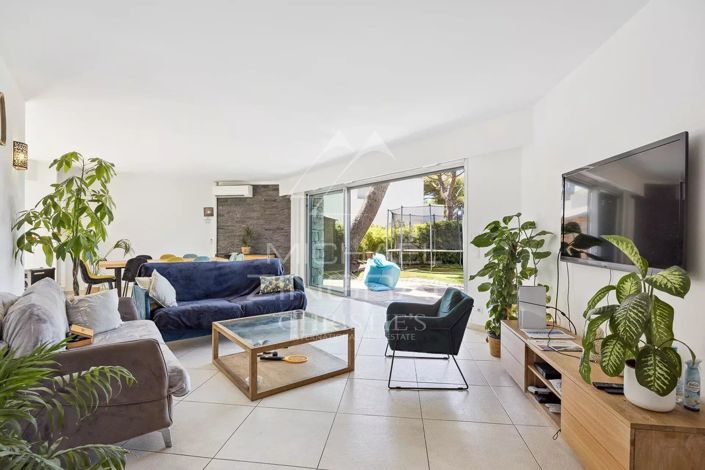 Image No.11-2 Bed House for sale