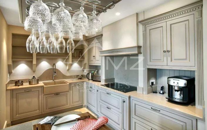 Image No.9-5 Bed House for sale