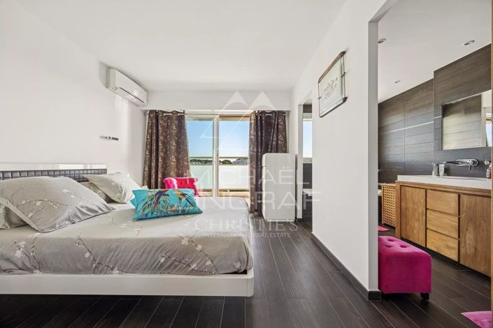 Image No.11-3 Bed Apartment for sale