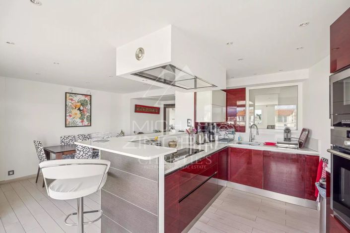 Image No.8-3 Bed Apartment for sale