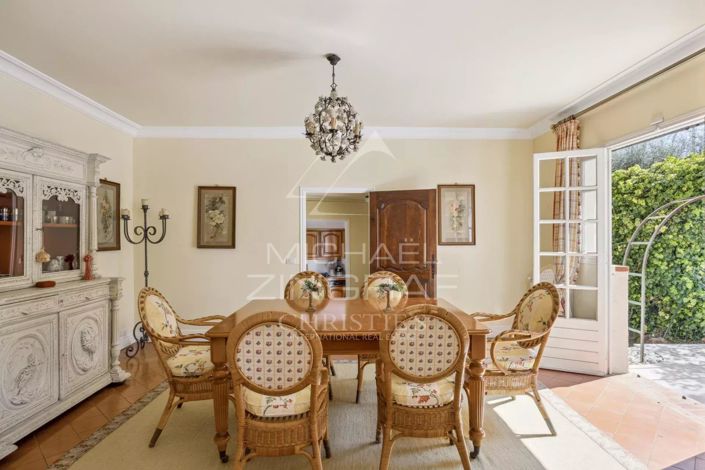 Image No.8-5 Bed House for sale