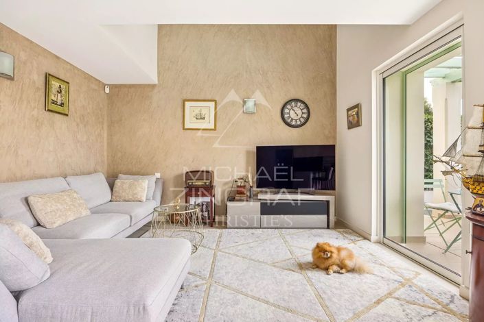 Image No.2-4 Bed House for sale