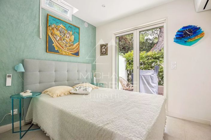 Image No.8-4 Bed House for sale