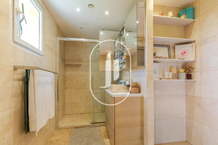 Image No.10-4 Bed House for sale