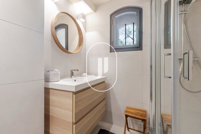 Image No.10-5 Bed House for sale