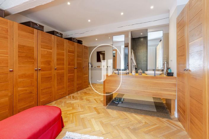 Image No.7-5 Bed House for sale