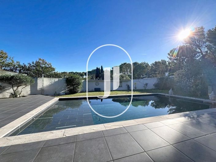 Image No.2-4 Bed House for sale