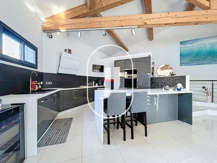 Image No.6-4 Bed House for sale