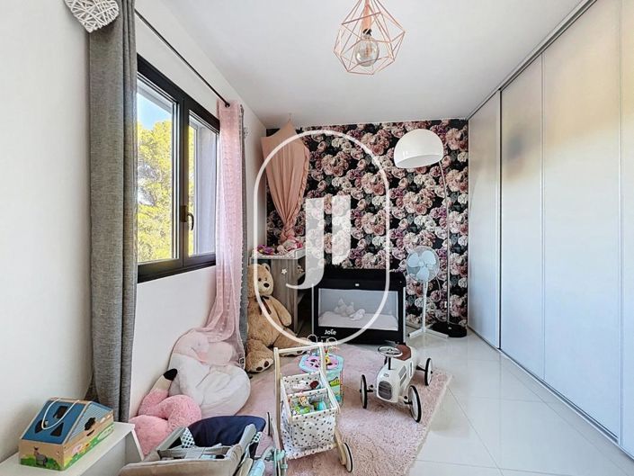 Image No.9-4 Bed House for sale