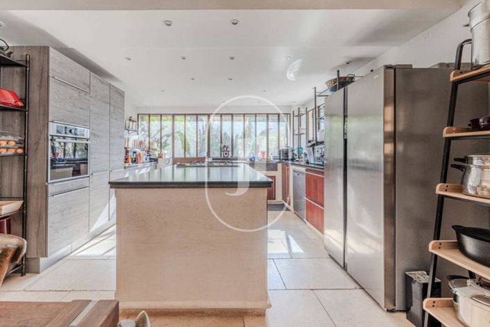 Image No.8-4 Bed House for sale