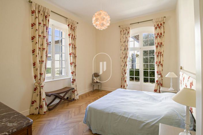 Image No.10-8 Bed House for sale