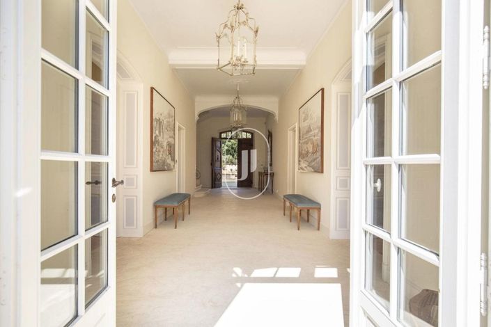 Image No.5-8 Bed House for sale