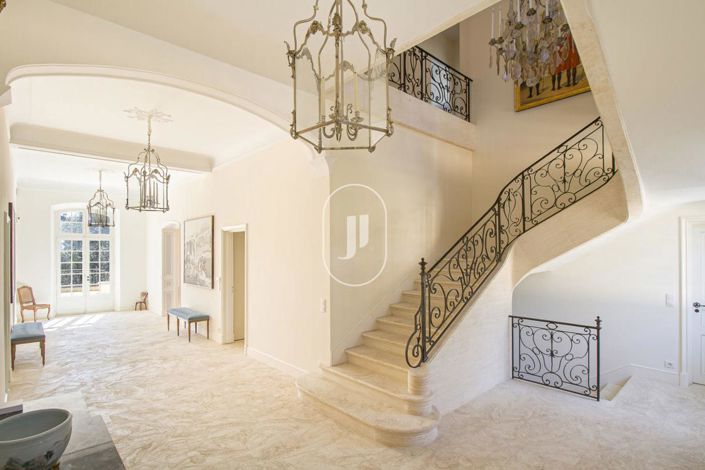 Image No.7-8 Bed House for sale