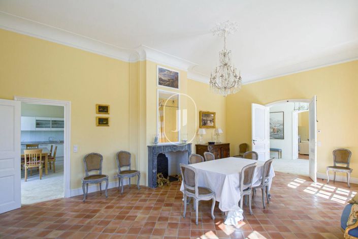 Image No.9-8 Bed House for sale