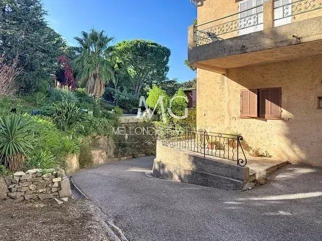 Image No.6-5 Bed House for sale