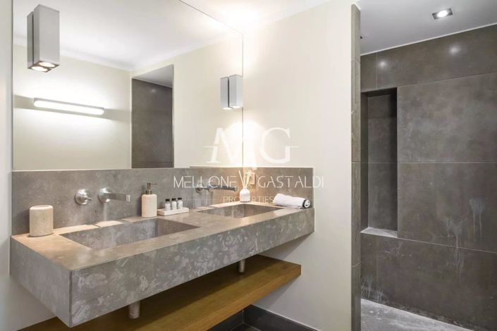 Image No.37-5 Bed House for sale